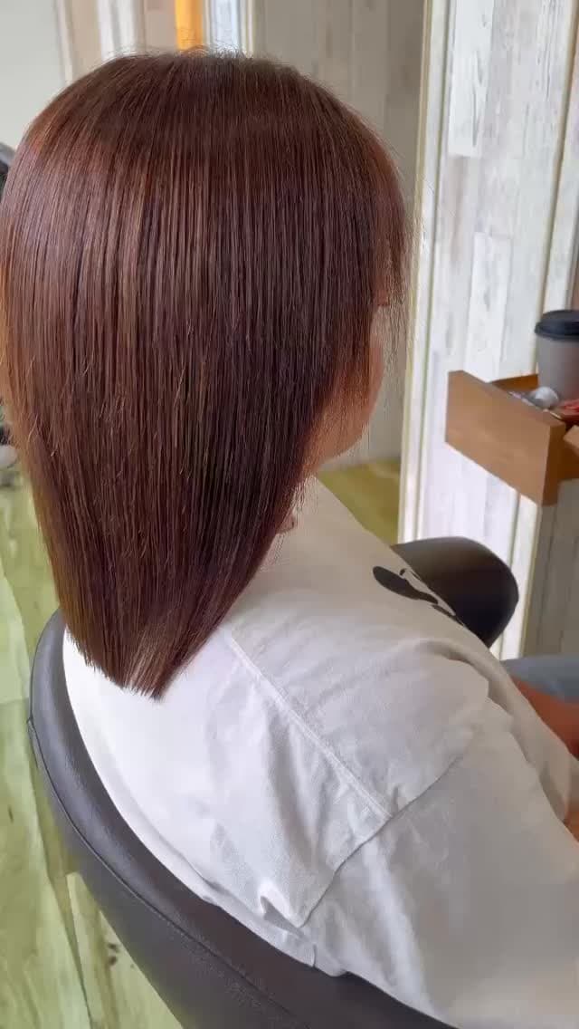 赤みブラウンのツヤストレートボブで髪のまとまりを整えるには｜高知県高知市Riv. by fleuramiの施術事例