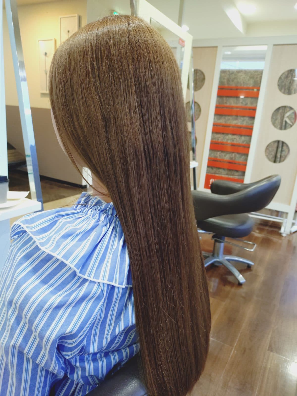 なるべく明るい艶カラーで仕上げたい20代へ｜香南市fleur amiの透明感ブラウン施術事例