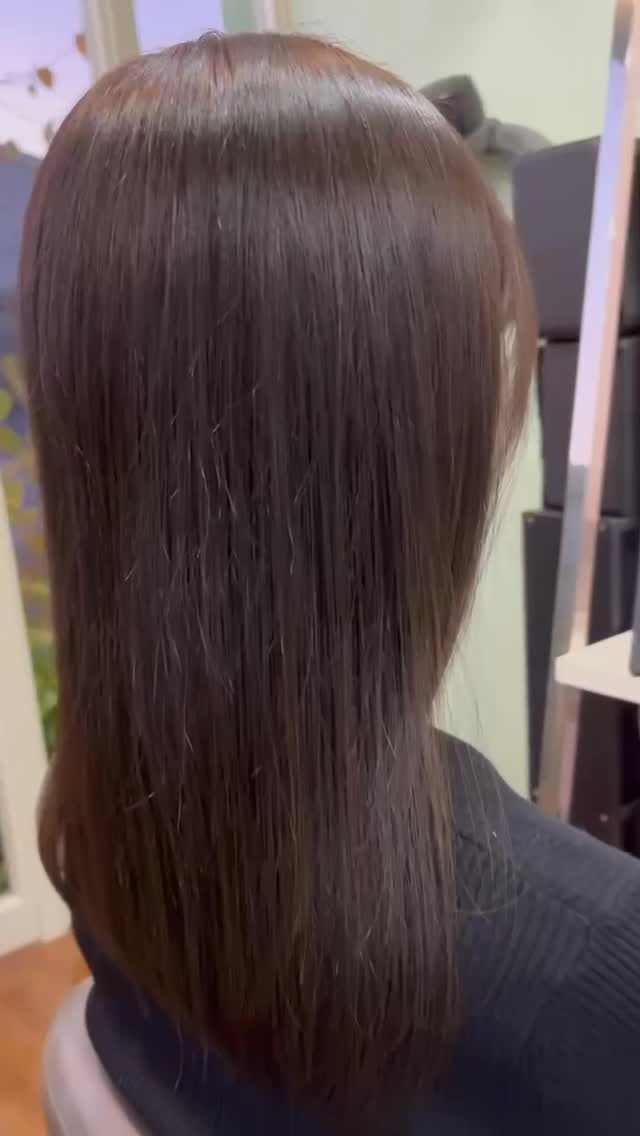 サラサラのストレートヘアを手に入れるには?大人女性に人気の施術とは