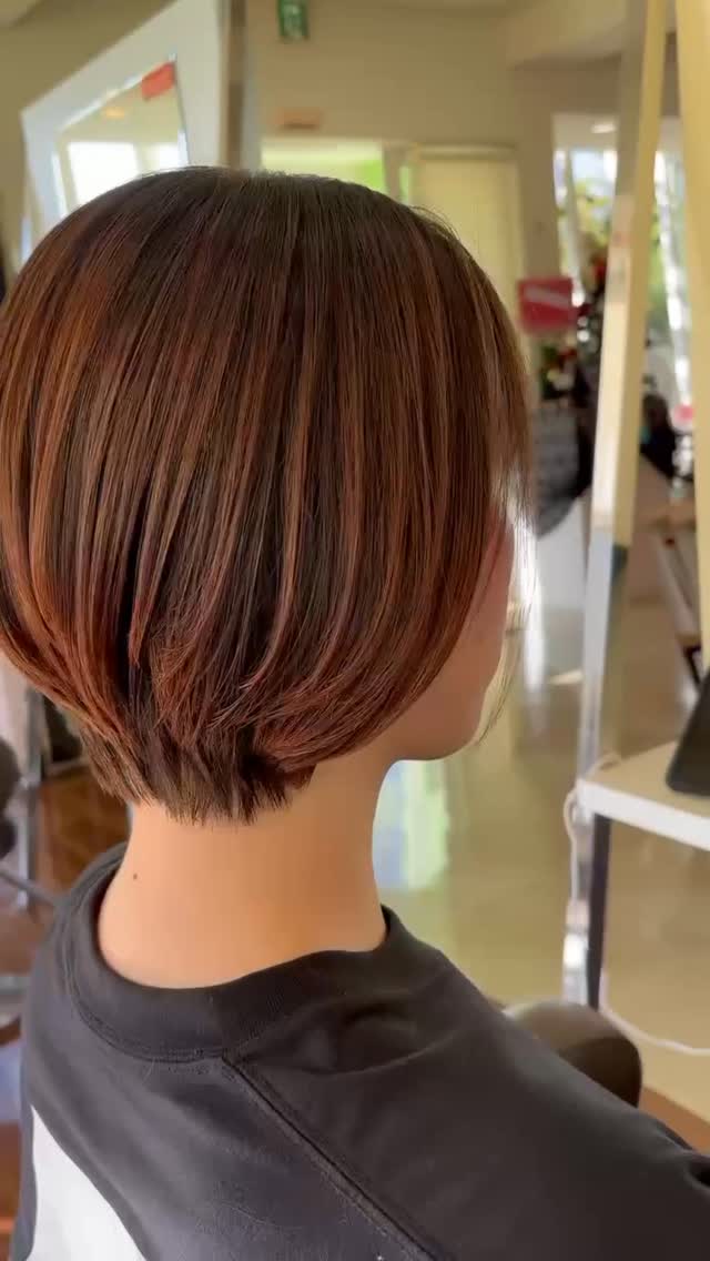 大人のショートボブ、艶と丸みはどうやって作るの?