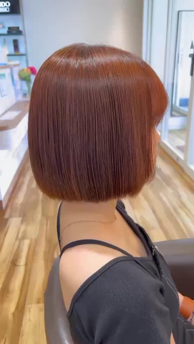 ツヤのある赤みボブで仕上げるには|高知市Riv. by fleuramiの艶カラー×カット施術事例