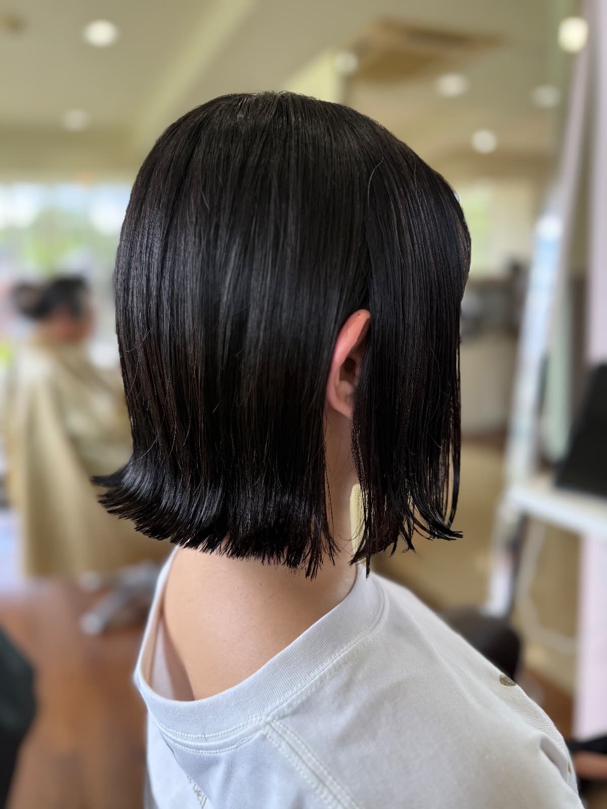 香南市で黒髪の切りっぱなしボブを選ぶ前に知っておきたいこと|20代から大人まで似合わせるポイント