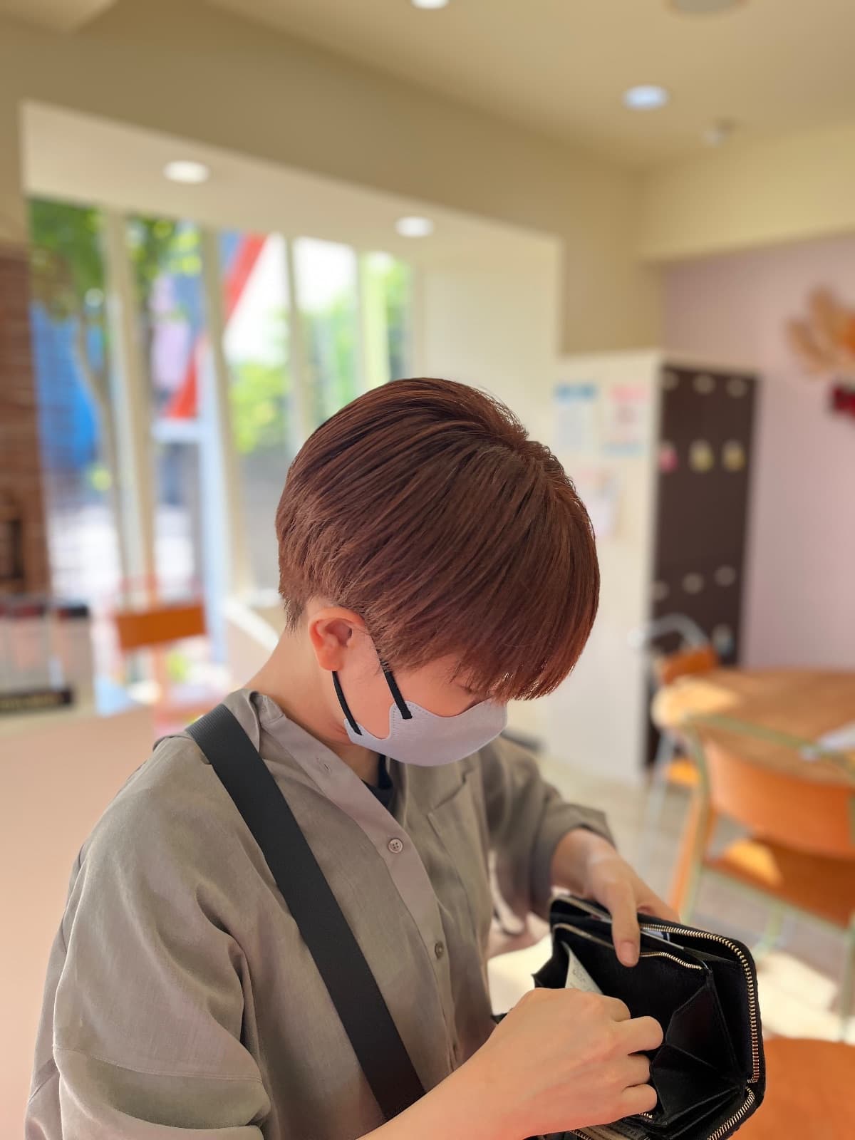 ブリーチなしのピンクブラウンカラーで印象を変えたい|香南市fleuramiの大人向け艶カラー施術事例
