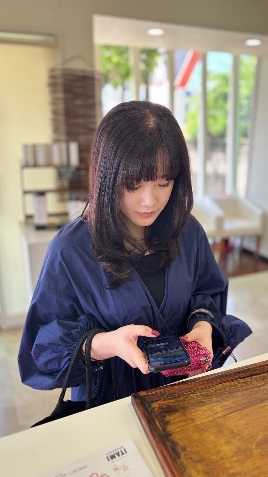 ラベンダーピンク×レイヤーカットで柔らかな印象を叶えるには|高知県香南市fleuramiの大人女性向け施術事例