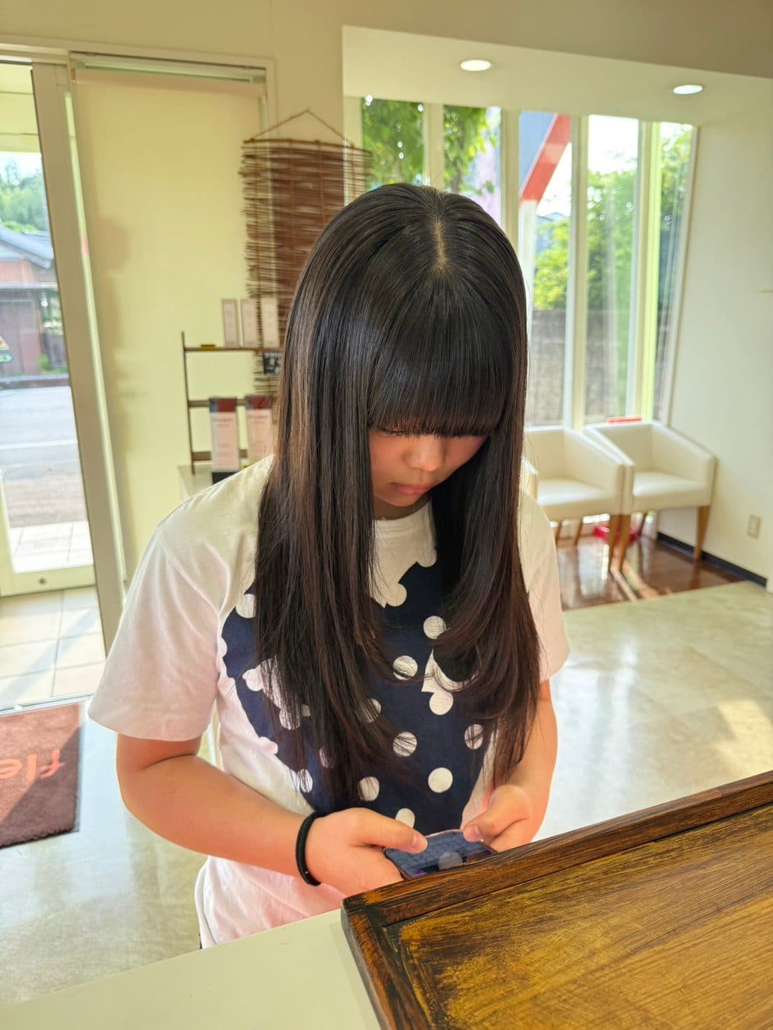 顔周りレイヤーカットで印象を変えたい20代へ|香南市fleuramiの施術事例と選び方ガイド