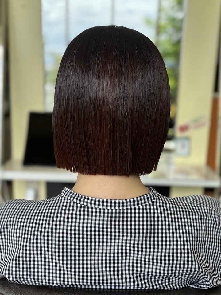 ミニボブで後ろ姿をすっきり整えるには何が違うのか|高知県香南市fleuramiの大人女性向け施術事例
