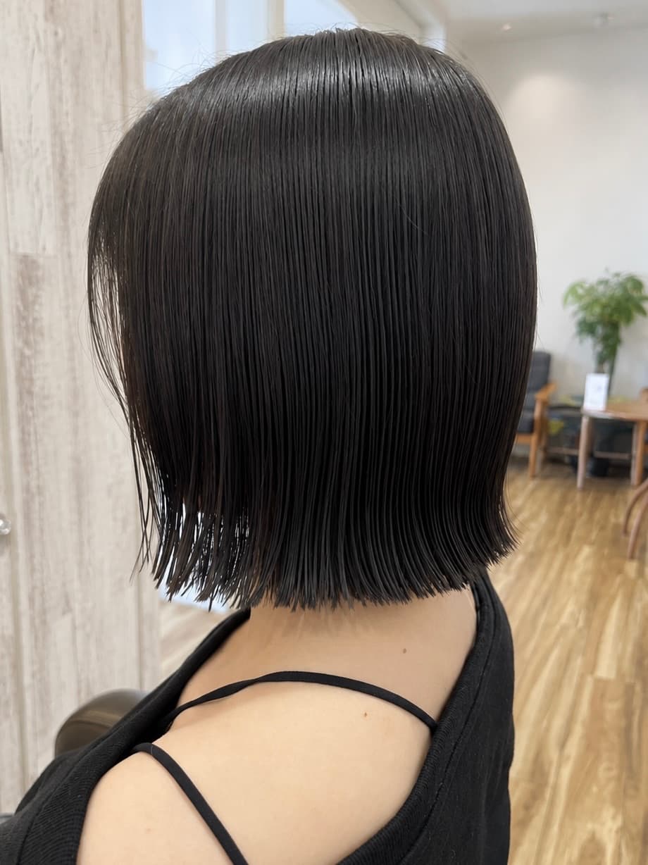 切りっぱなしボブって大人女性に似合うの?仕上がりと特徴を解説