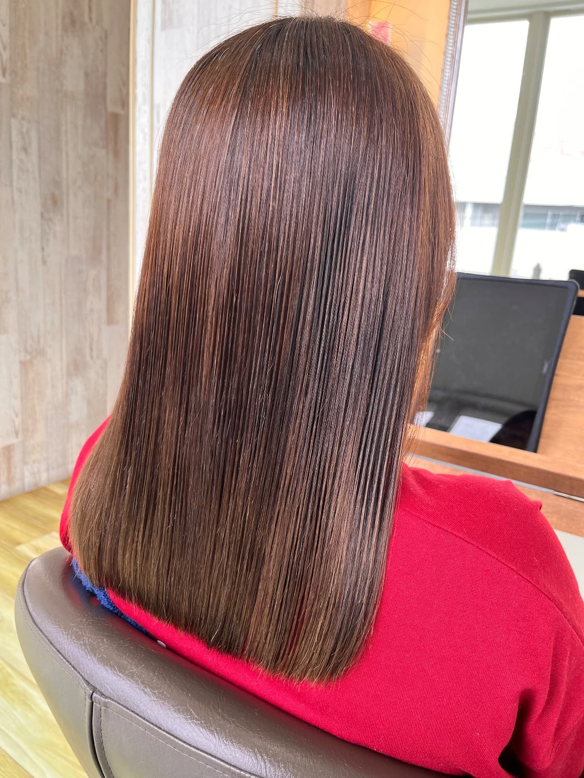 高知市で縮毛矯正+髪質改善トリートメントを考えている40代女性へ|2つの施術の違いと選び方