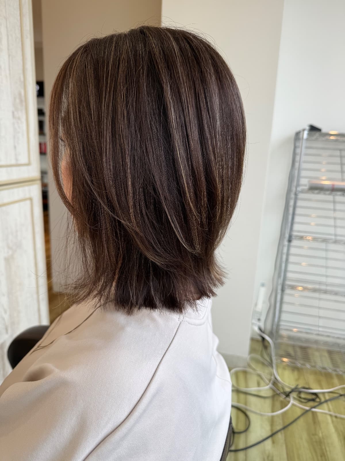 根元の白髪もハイライトで自然になじむ白髪ケア|高知市の40代女性に人気のカラー法