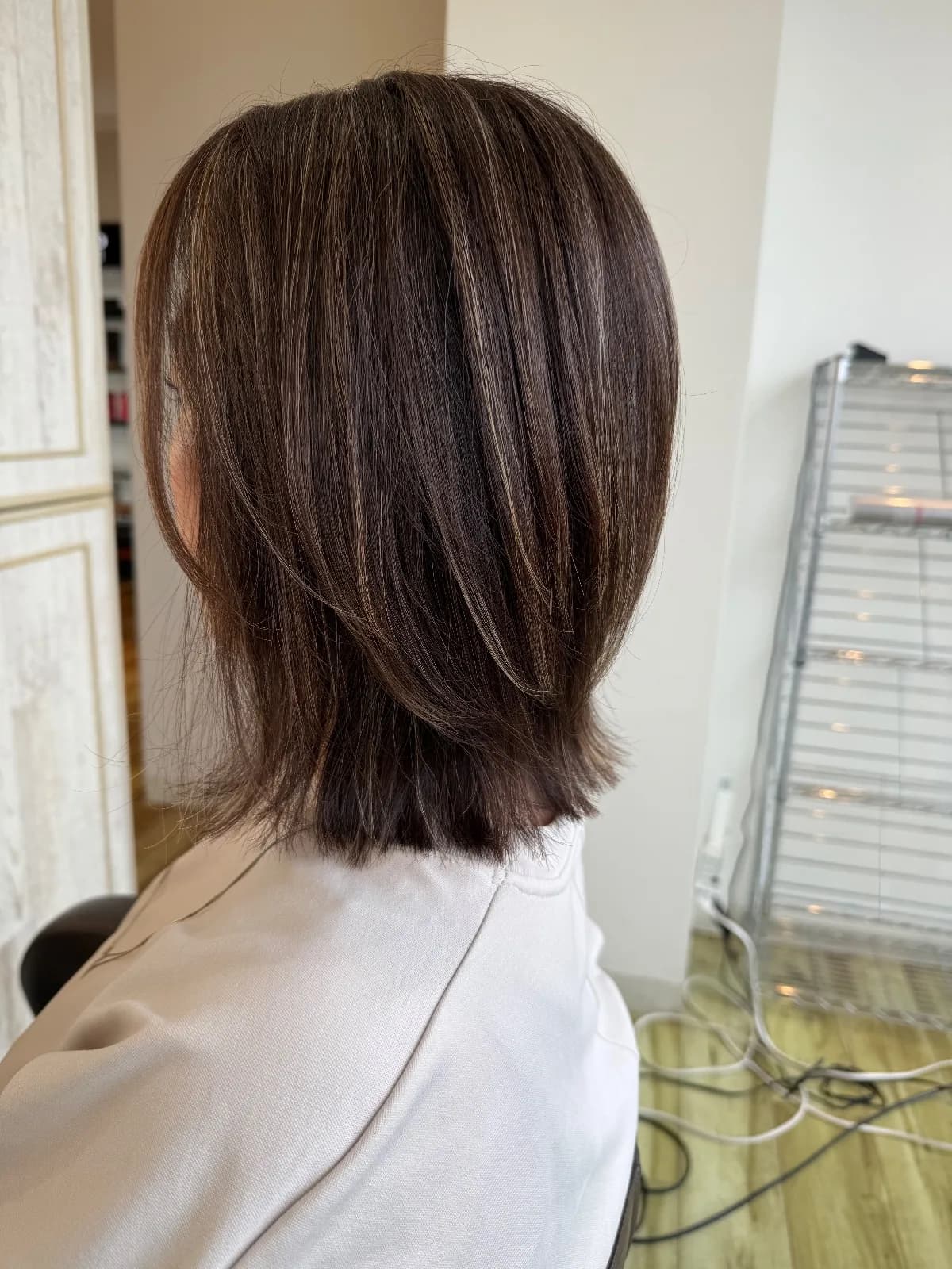 根元の白髪もハイライトで自然になじむ白髪ケア|高知市の40代女性に人気のカラー法