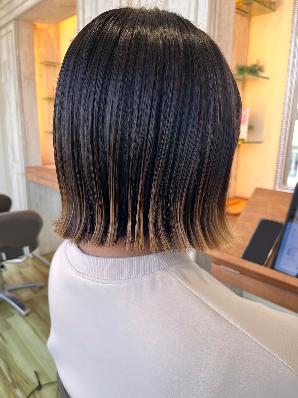 切りっぱなしボブ×インナーカラーで仕上がりに差が出る理由とは|高知県高知市Riv. by fleuramiの施術事例