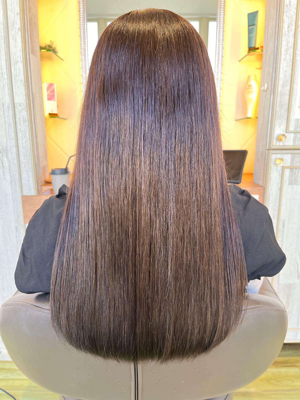高知市でロングヘアのツヤ感を引き出すベージュカラー|色選びと施術のポイント