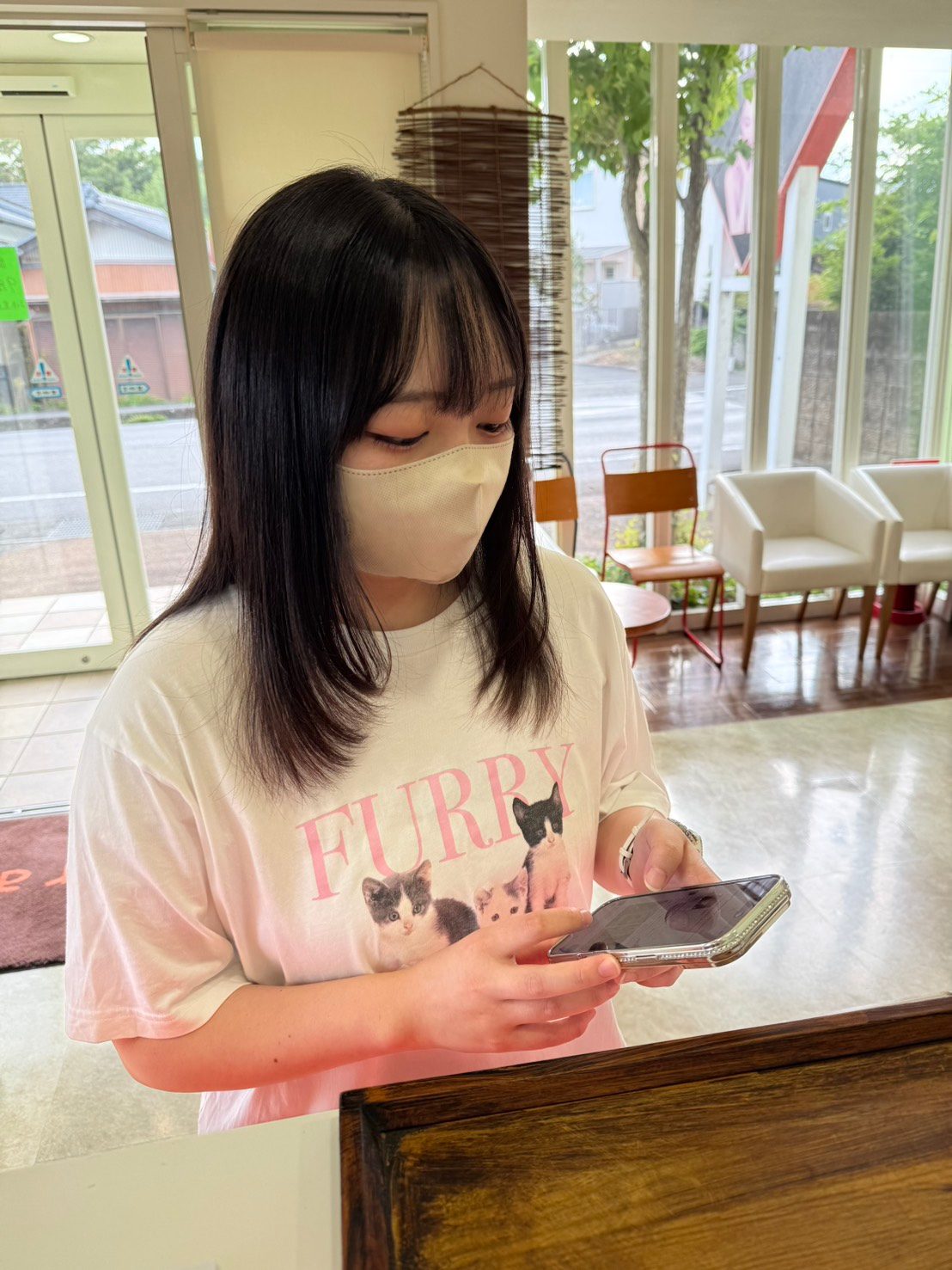 顔周りレイヤーカットで20代のスタイルに抜け感を出すには何が違うのか｜高知県香南市fleuramiの施術事例