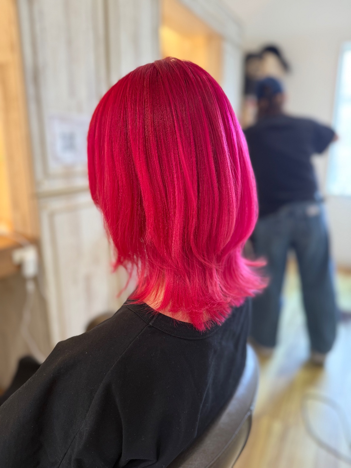 ピンクヘアウルフで印象を一変させたい方へ｜高知県高知市Riv. by fleuramiのビビッドカラー×ウルフカット施術事例